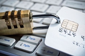 Дві третини  банківських карт не мають сучасного  захисту
