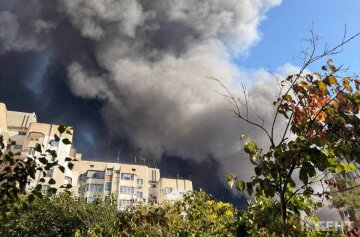 Последствия атаки по Одессе — пожар в гипермаркете