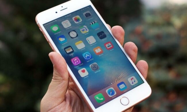 "Яблучний черв'як" виводить з ладу iPhone та iPad