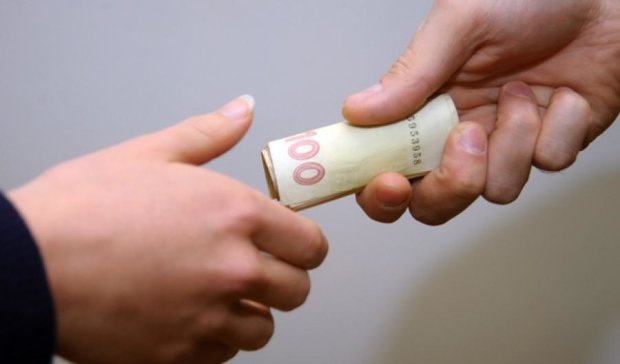 Тернопольского чиновника поймали на взятке в 220 тысяч гривен
