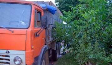 КАМАЗ розкотив пішохода по асфальту на Одещині (ФОТО)