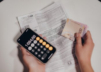 Комунальні платіжки та гроші