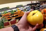 Киянин показав, як маркет заробляє на неуважних покупцях: "На ціннику і в чеку"