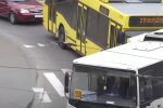 Автобуси в Києві, кадр з відео, зображення ілюстративне: YouTube