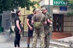 Видача повiстки, скріншот: YouTube