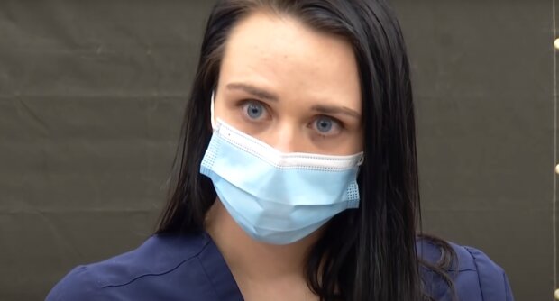 Медсестра потеряла сознание после укола от covid-19: врачи говорят - не от вакцины