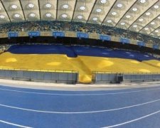 На НСК "Олімпійський" розгорнули найбільший прапор України в світі