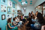 Харків'янка влаштовує уроки візажу у своїй кав'ярні