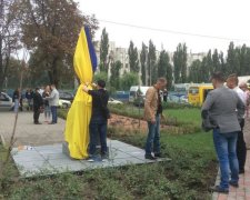 Стала известна реакция России на памятник героям в Киеве 