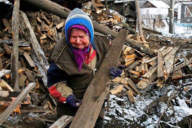 "Старики роются в мусоре, просят милостыню, это страшно", - бедность в Украине перешла все границы, наглядный пример - в сердце Киева
