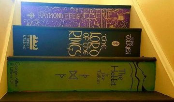 Жінка перетворила сходи на казкові книги
