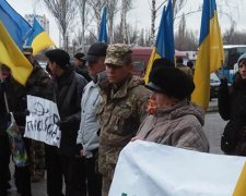 Під судом Дніпропетровська проходять два мітинги (фото)