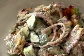 Теплый салат с картошкой, кадр из видео