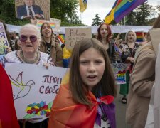 Учасники маршу "ХарківПрайд" у центрі Харкова 12 вересня