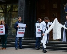 Активисты требуют отправить Шокина в психушку