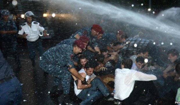 Полиция разогнала армянский Майдан