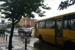 Негода застала дніпрян зненацька — місто заливає, запасайтеся парасольками і гумовими чобітьми