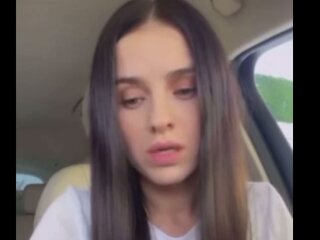 Блогерка з Криму. Фото: скриншот з відео