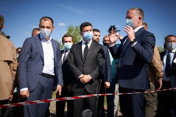 Зеленский накормил буковинцев обещаниями и сбежал в Киев: "Достроим все"