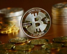 Творець Bitcoin відрікся від свого дітища