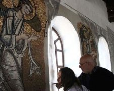 Реставратори знайшли приховану золоту мозаїку в храмі Ізраїлю