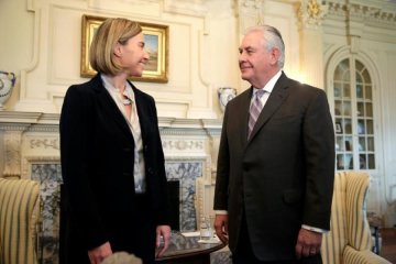 Держдеп приховав зміст розмови Могеріні і Тіллерсона щодо України