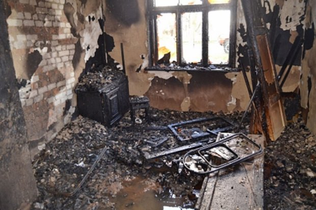 Два человека сгорели в доме на Ровенщине (фото)