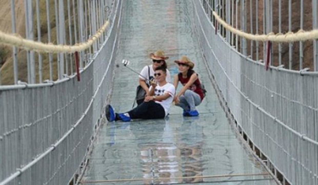 Скляний міст над прірвою: випробування не для слабкодухих (фото)