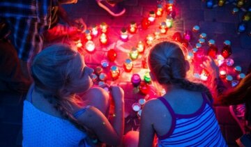 "Pray for Ukraine": у Черкасах запалили 500 свічок (фото)