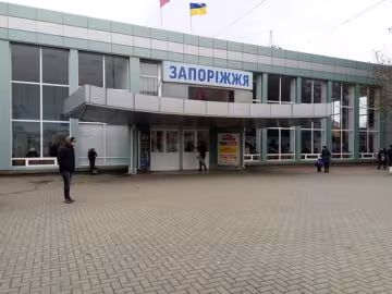 Добро пожаловать в Запорожье: вокзал встречает туристов невыносимой вонью и руганью, дикие кадры "гостеприимства"