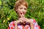 Невеста Розенко попробовала соблазнить элегантными восточными движениями: "Скелет видно больше"