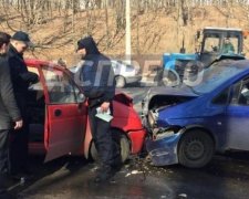 У лобовому зіткненні в Києві постраждали четверо людей