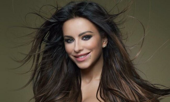 Снова торгует телом: Лорак засветилась на обложке российского глянца