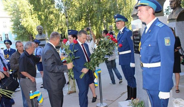 Двум погибшим в АТО летчикам  установили памятники в Виннице (фото)