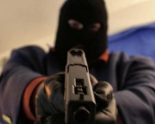 Дерзкая банда напала на киевлян с детьми