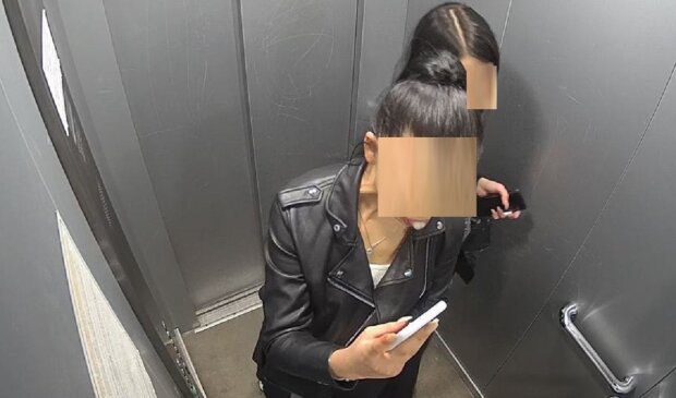 В Тернополе девушки оплевали лифт, кадр из видео: Facebook Владимир Мельниченко