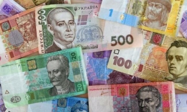 Гривня "присідає" перед черговим стрибком