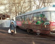 Трамвай в Одессе сошел с рельсов и задавил мужчину (фото)