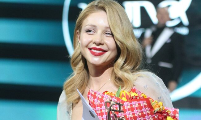 Тина Кароль в "голом" платье показала больше, чем следовало: фото аппетитных форм