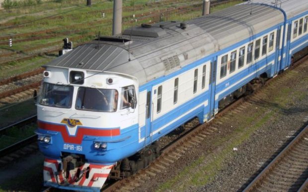 Искусство с битами: вооруженная банда напала на поезд под Киевом