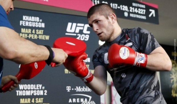 Нурмагомедов провел открытую тренировку перед боем на UFC 209