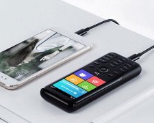 Xiaomi представила кнопочный телефон на все случаи жизни