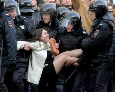 Копи отримають право розстрілювати натовп слідом за Росгвардією