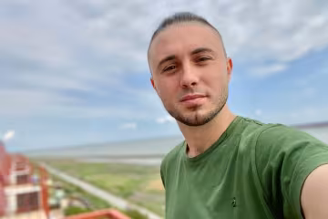 Тарас Тополя з "Антитіл" сховався від дружини в темному містечку: вчіться, чоловіки