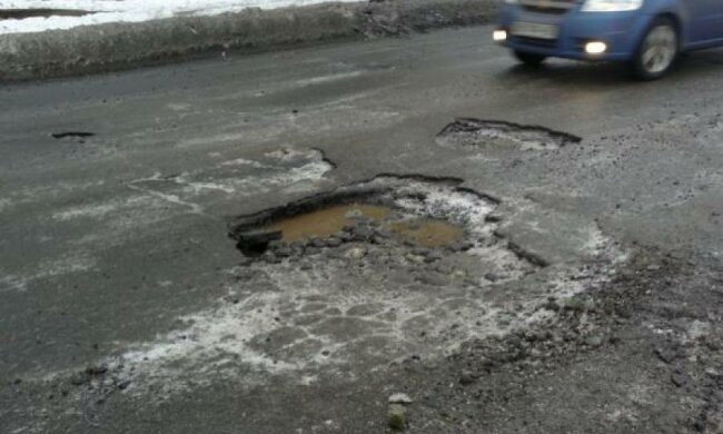 На дороги не витратять і половини запланованих грошей