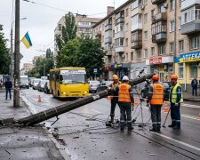 електроопора впала на дорогу Дніпро