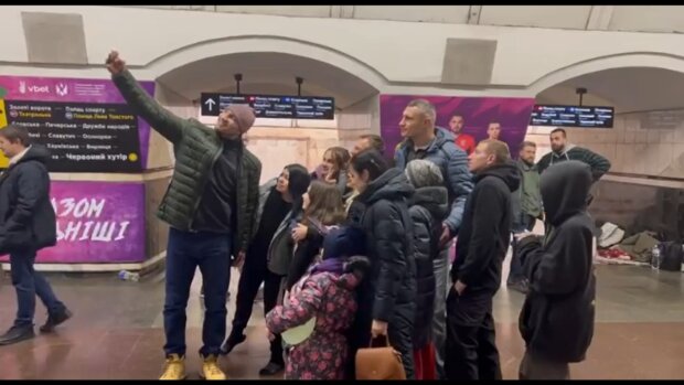 Віталій та Володимир Клички провідали киян, які ховаються в метро : ось до чого довела людей путінська армія