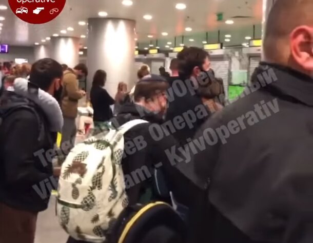 "Борисполь" сковали безумные очереди, аэропорт скоро лопнет: "Карантин по-украински"