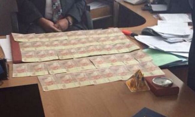 Декан харьковского вуза попался на взятке