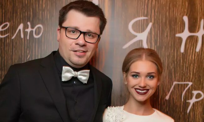 "Пекельні речі пишуть": Асмус накинулася на хейтерів фільму "Текст", страждають Харламов і донька